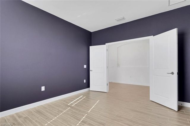 1801 HAGEN CT, Naples, FL 34120