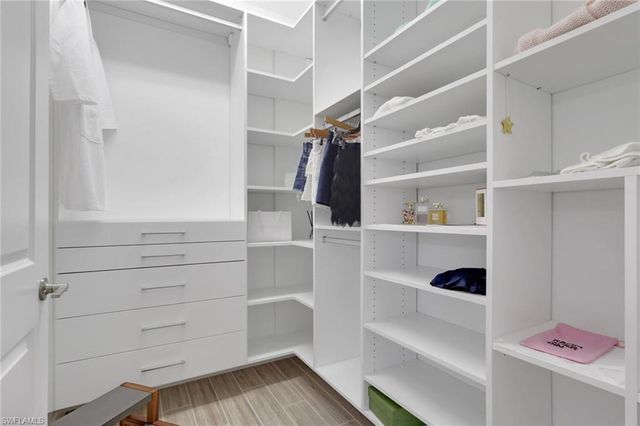 1801 HAGEN CT, Naples, FL 34120