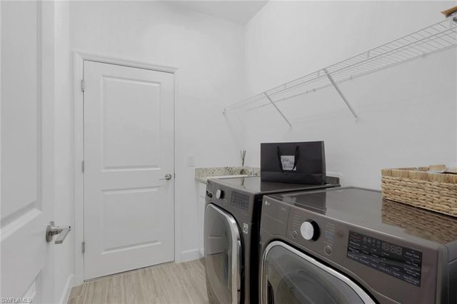 1801 HAGEN CT, Naples, FL 34120