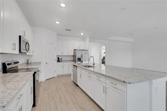 1801 HAGEN CT, Naples, FL 34120