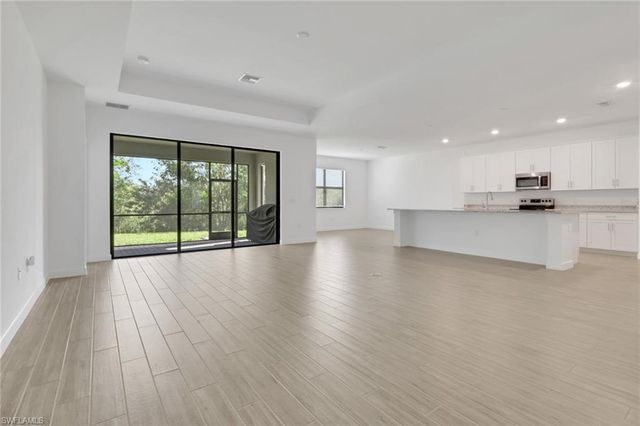 1801 HAGEN CT, Naples, FL 34120