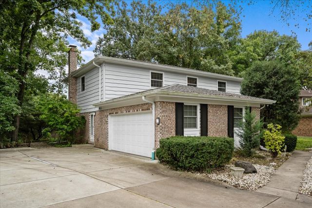 1745 E Summit Court, Deerfield, IL 60015