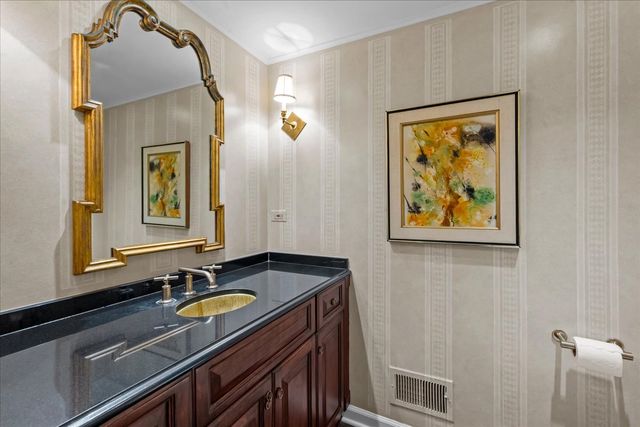 1745 E Summit Court, Deerfield, IL 60015