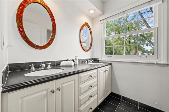 1745 E Summit Court, Deerfield, IL 60015