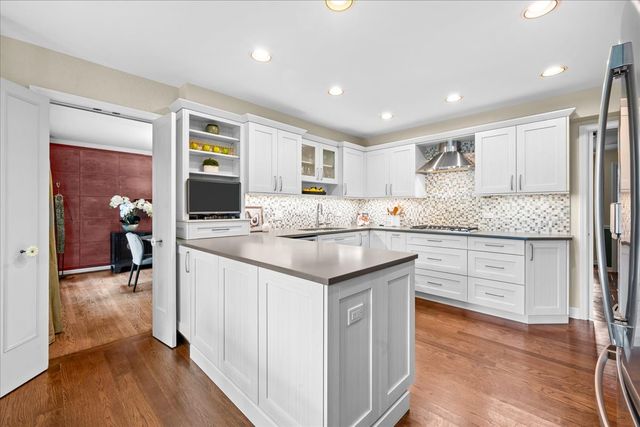 1745 E Summit Court, Deerfield, IL 60015