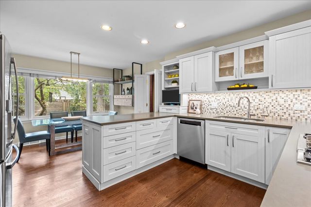 1745 E Summit Court, Deerfield, IL 60015