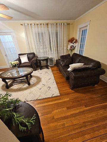 15 Longfellow Rd, Worcester, MA 01602