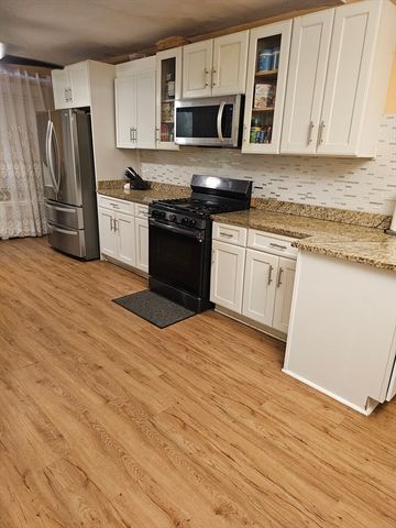 15 Longfellow Rd, Worcester, MA 01602