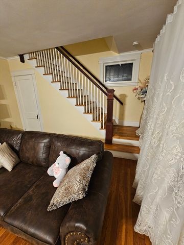 15 Longfellow Rd, Worcester, MA 01602