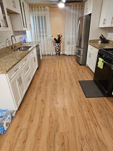 15 Longfellow Rd, Worcester, MA 01602