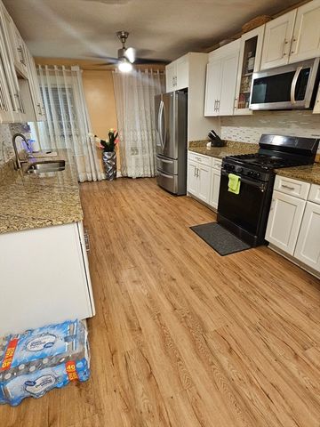 15 Longfellow Rd, Worcester, MA 01602