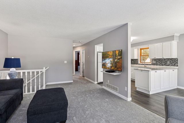 3820 Harbor Lane N, Plymouth, MN 55446