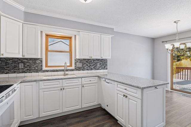 3820 Harbor Lane N, Plymouth, MN 55446