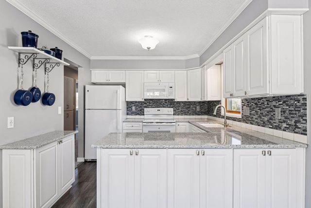 3820 Harbor Lane N, Plymouth, MN 55446