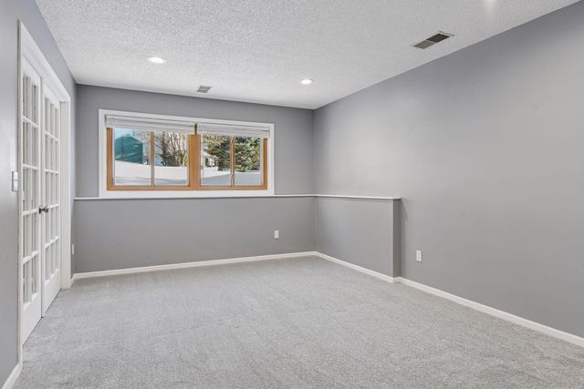 3820 Harbor Lane N, Plymouth, MN 55446