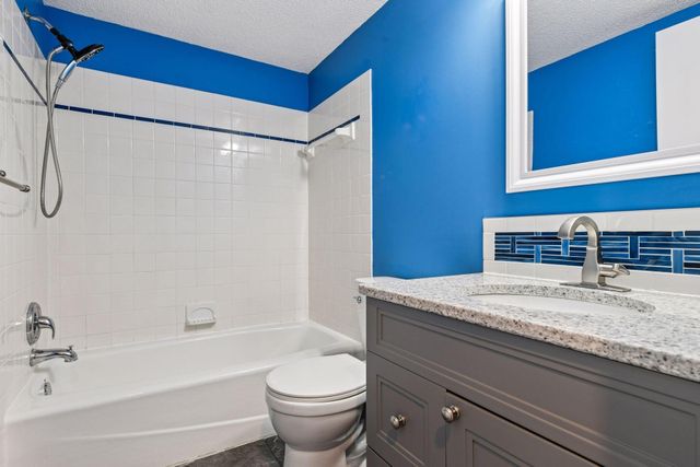 3820 Harbor Lane N, Plymouth, MN 55446