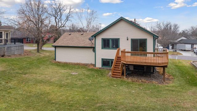 3820 Harbor Lane N, Plymouth, MN 55446