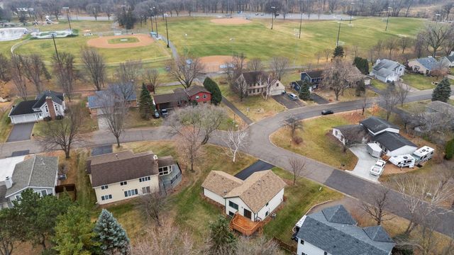 3820 Harbor Lane N, Plymouth, MN 55446