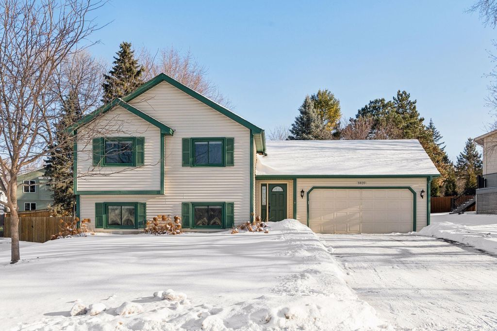 3820 Harbor Lane N, Plymouth, MN 55446