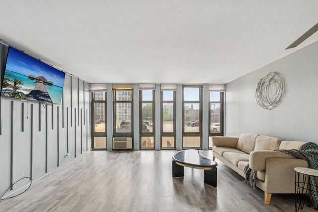 6700 S South Shore Drive 2E, Chicago, IL 60649