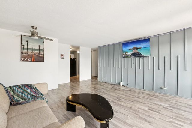 6700 S South Shore Drive 2E, Chicago, IL 60649