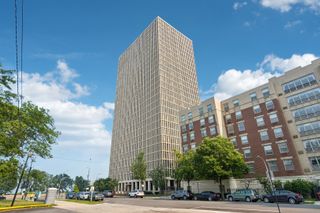 6700 S South Shore Drive 2E, Chicago, IL 60649