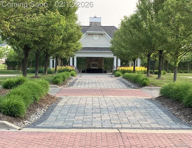 9431 Pine Valley Drive, Grand Blanc, MI 48439