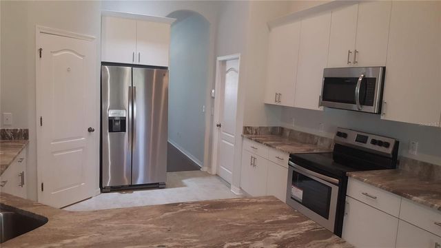 1934 ABBEY RIDGE DRIVE, Dover, FL 33527