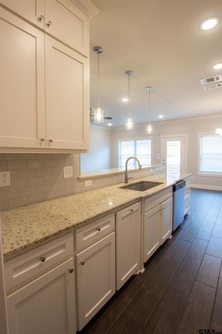 822 Lindsey Ln, Whitehouse, TX 75791