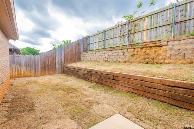 822 Lindsey Ln, Whitehouse, TX 75791