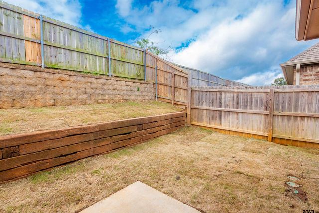 822 Lindsey Ln, Whitehouse, TX 75791