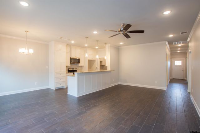 822 Lindsey Ln, Whitehouse, TX 75791