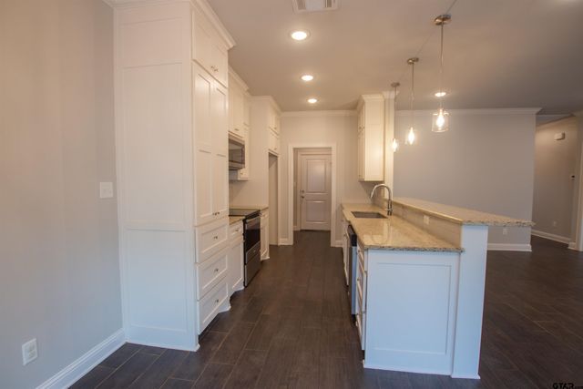 822 Lindsey Ln, Whitehouse, TX 75791