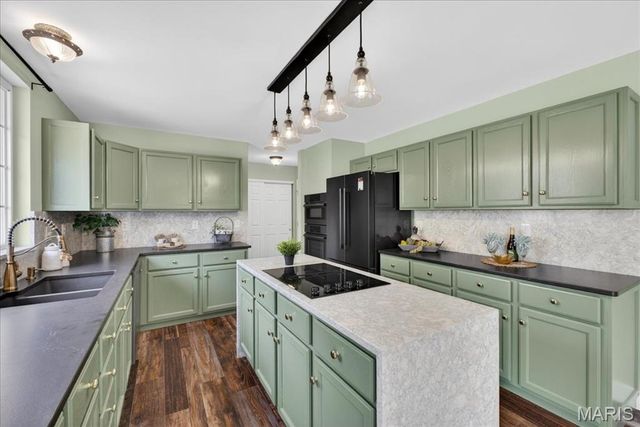 5527 Hennsley Circle, Weldon Spring, MO 63304