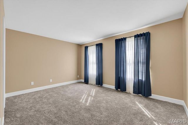 5527 Hennsley Circle, Weldon Spring, MO 63304