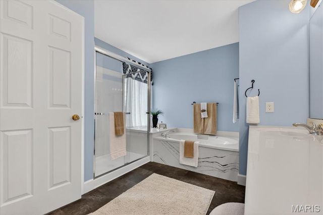 5527 Hennsley Circle, Weldon Spring, MO 63304