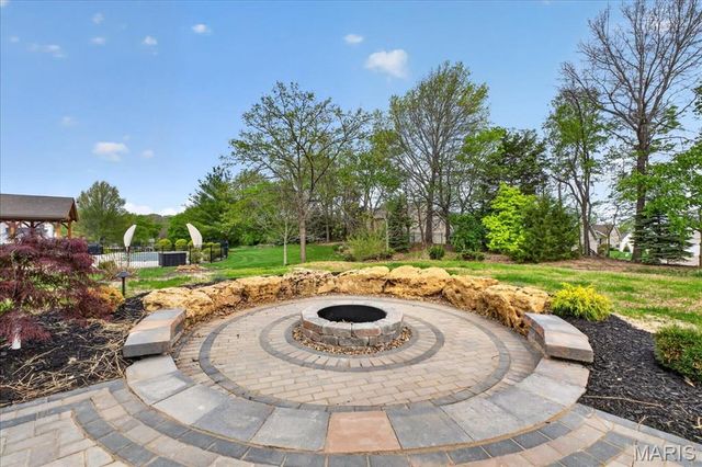 5527 Hennsley Circle, Weldon Spring, MO 63304