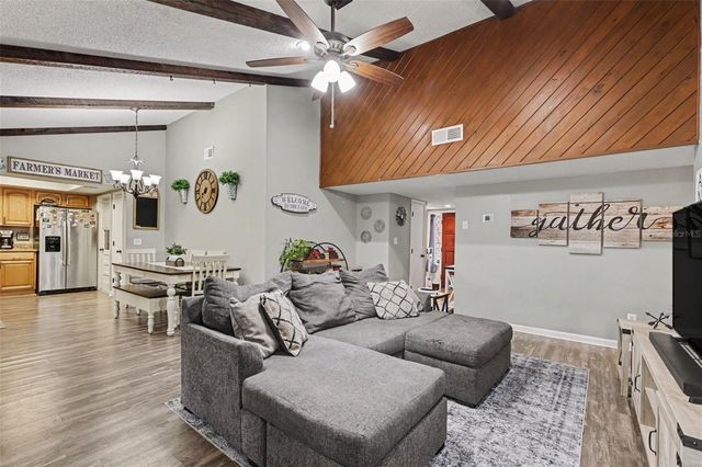 819 CROSSWINDS DRIVE, Brandon, FL 33511