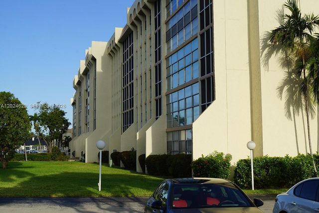 801 Three Islands Blvd 312, Hallandale Beach, FL 33009