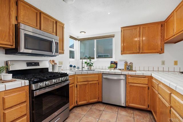 1713 W Country Club Lane, Escondido, CA 92026