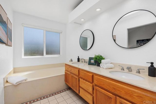1713 W Country Club Lane, Escondido, CA 92026