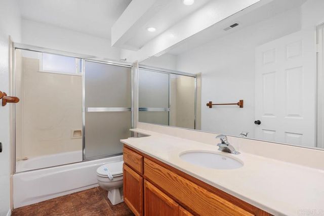 1713 W Country Club Lane, Escondido, CA 92026
