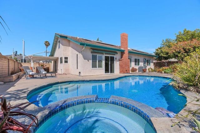 1713 W Country Club Lane, Escondido, CA 92026