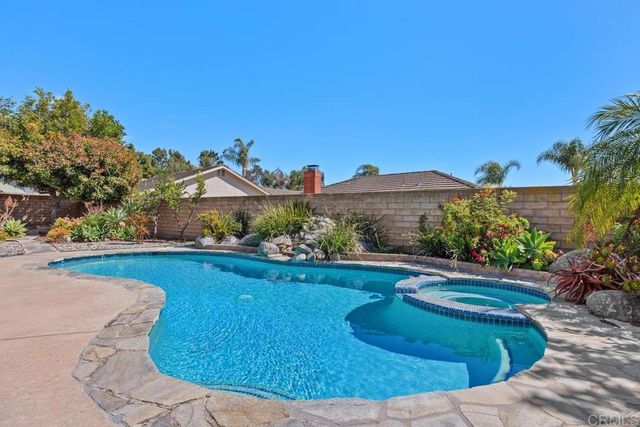 1713 W Country Club Lane, Escondido, CA 92026