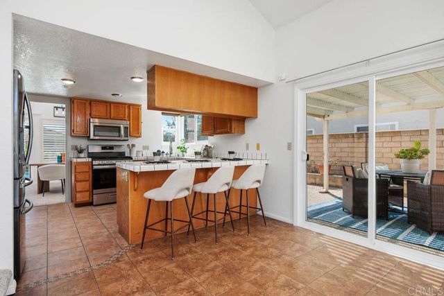 1713 W Country Club Lane, Escondido, CA 92026
