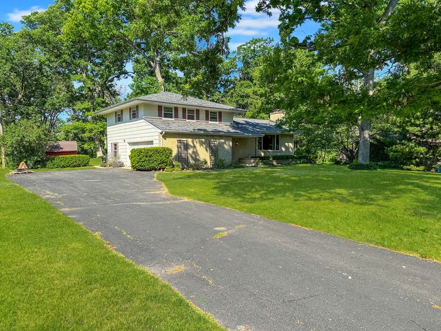 4705 Wild Cherry Road, Crystal Lake, IL 60012
