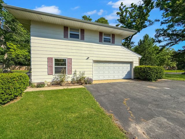 4705 Wild Cherry Road, Crystal Lake, IL 60012