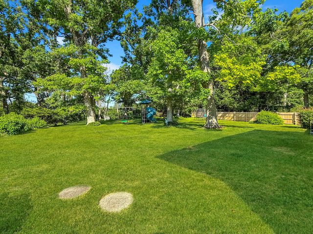 4705 Wild Cherry Road, Crystal Lake, IL 60012