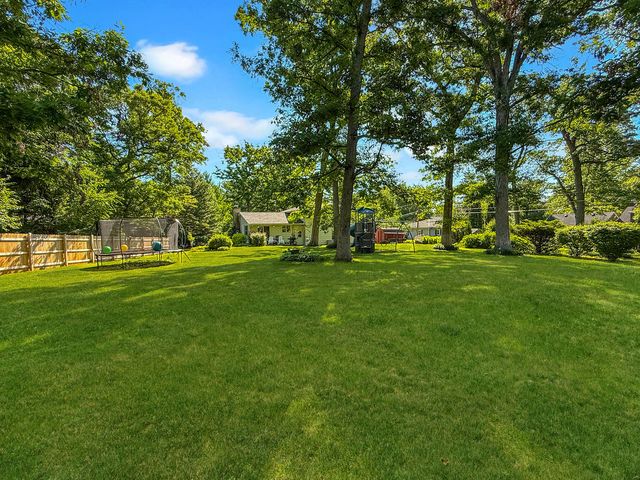 4705 Wild Cherry Road, Crystal Lake, IL 60012