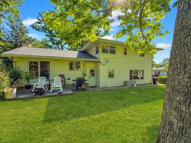 4705 Wild Cherry Road, Crystal Lake, IL 60012